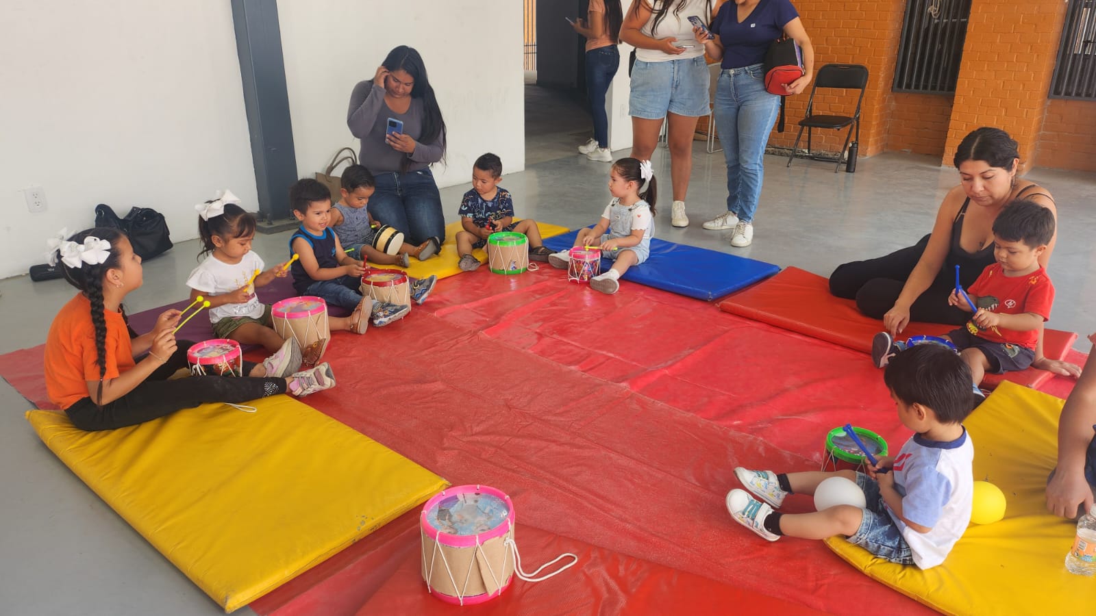 Actividad Cultural Comunitaria: Melodías engolosinadas